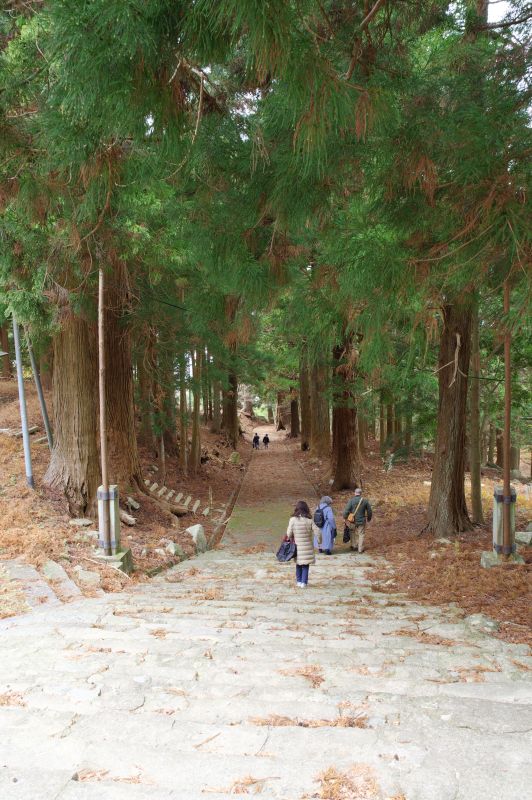 金華山黄金山神社から下山