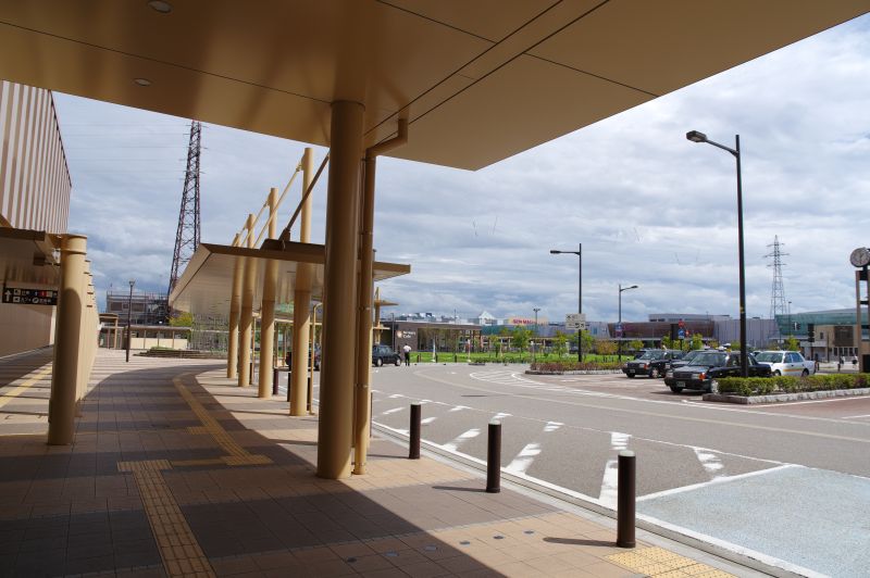 新高岡駅