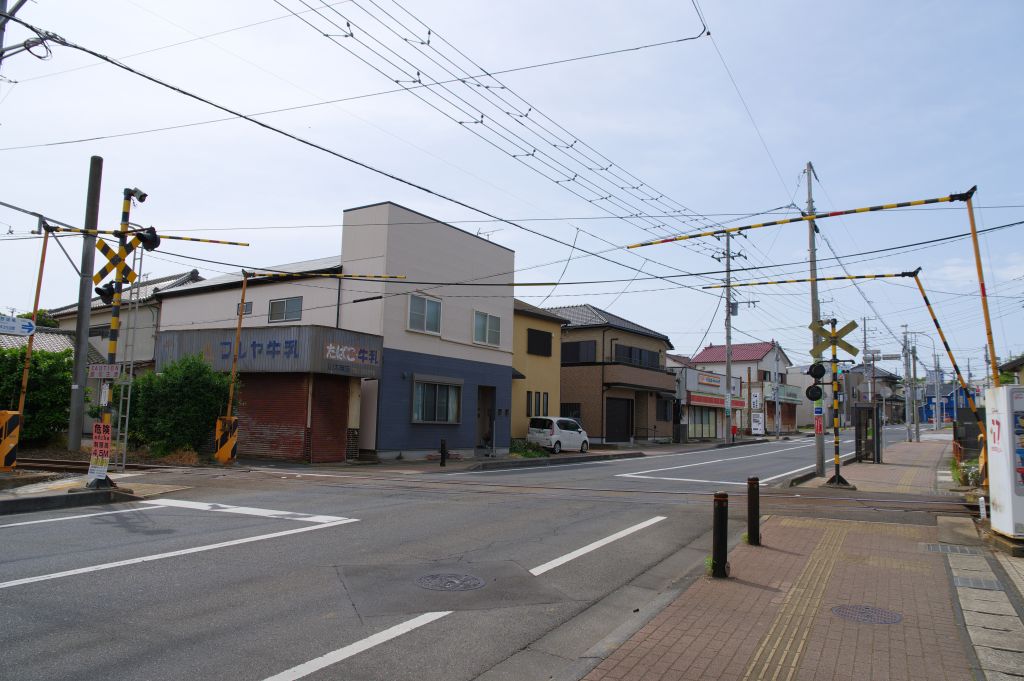 銚子電鉄・観音駅前の踏切