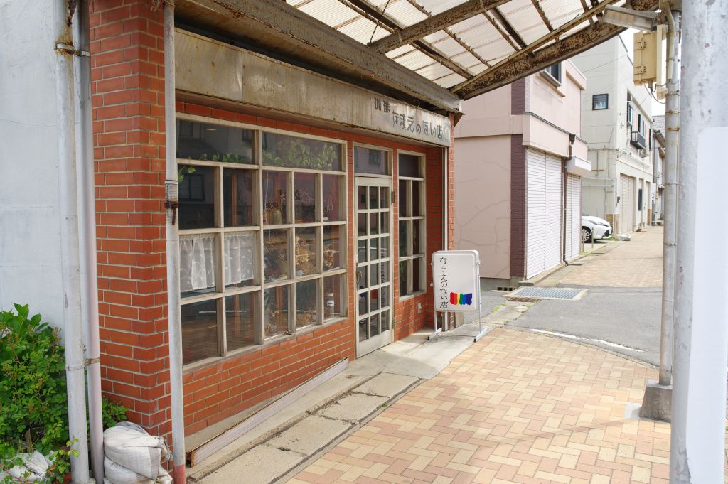 「なまえのない店」の店舗前