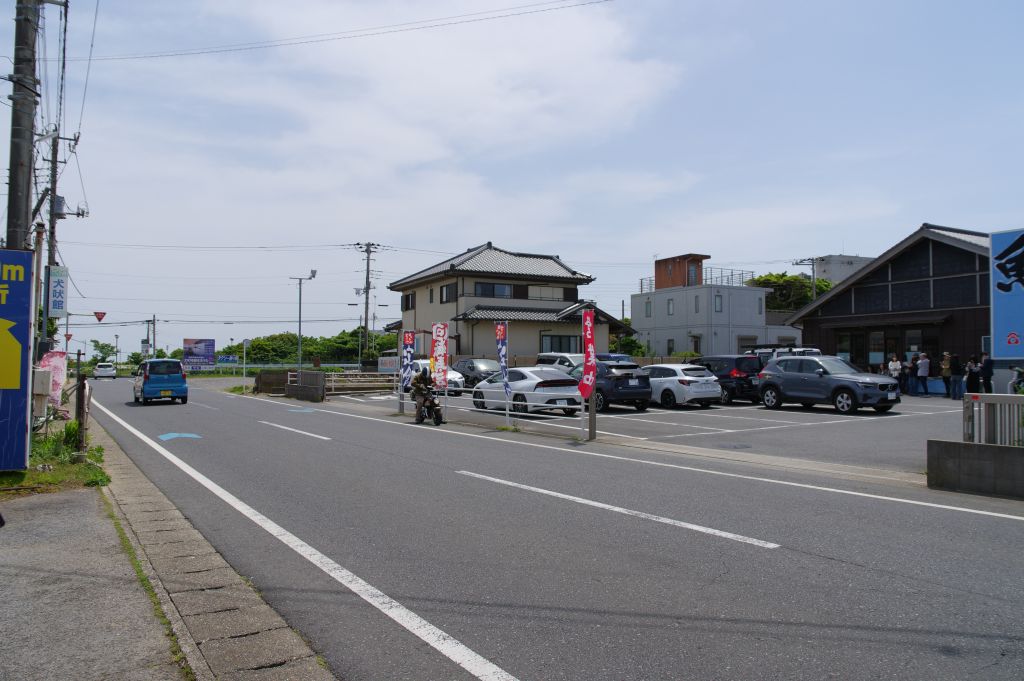 銚子電鉄・犬吠駅前の道路を左へ