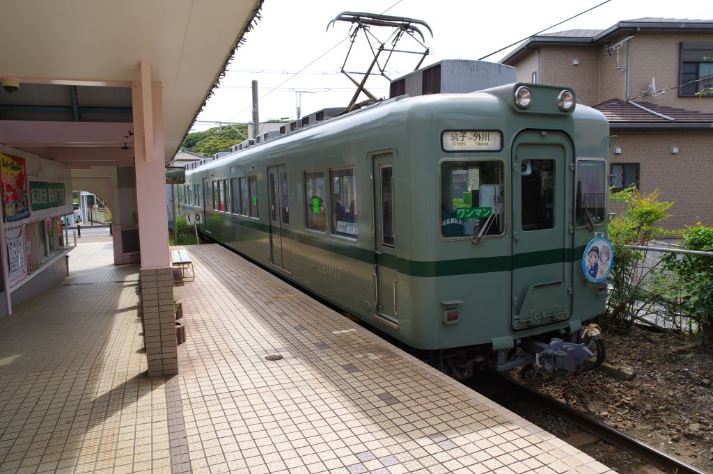 銚子電鉄・観音駅・電車出発