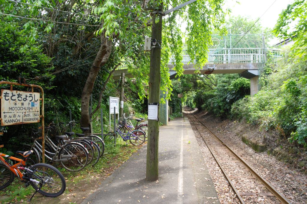 銚子電鉄・本銚子駅・緑あふれるホーム
