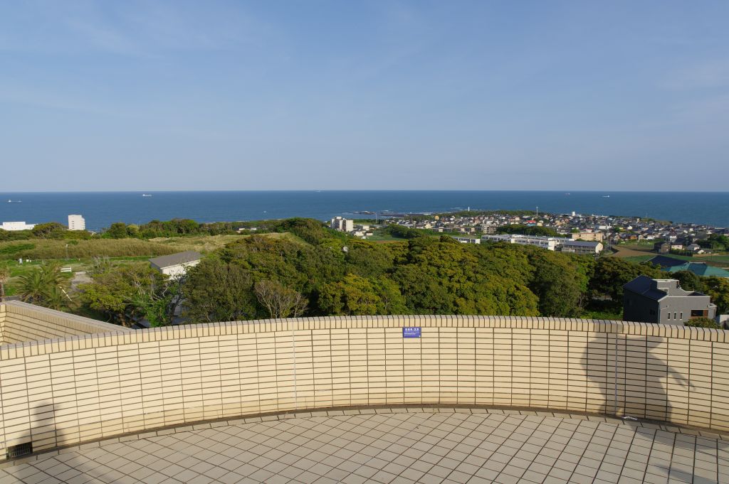 地球の丸く見える展望館・南東側の眺望