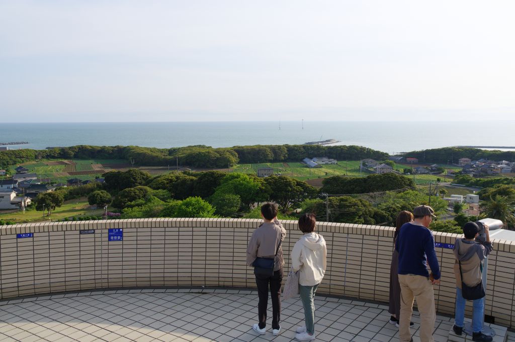 地球の丸く見える展望館・南西側の眺望