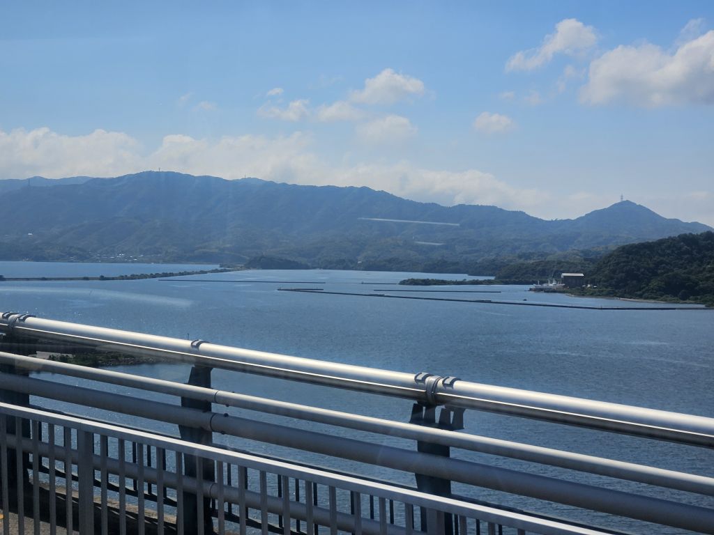 ベタ踏み坂・右側