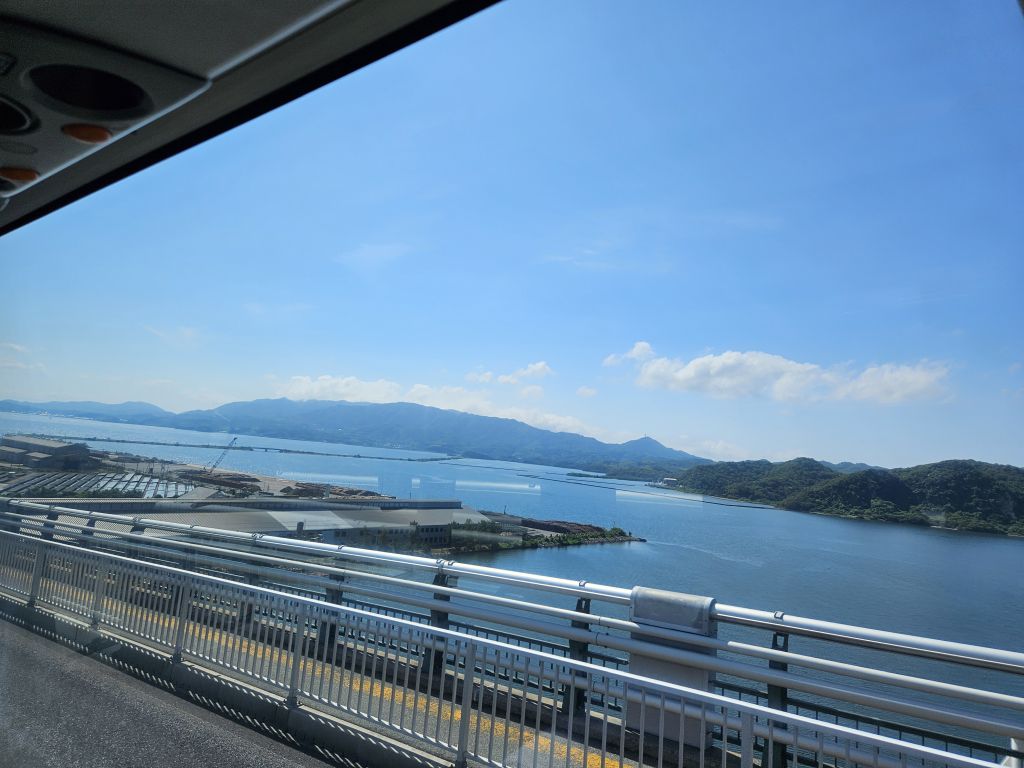 ベタ踏み坂・右側俯瞰