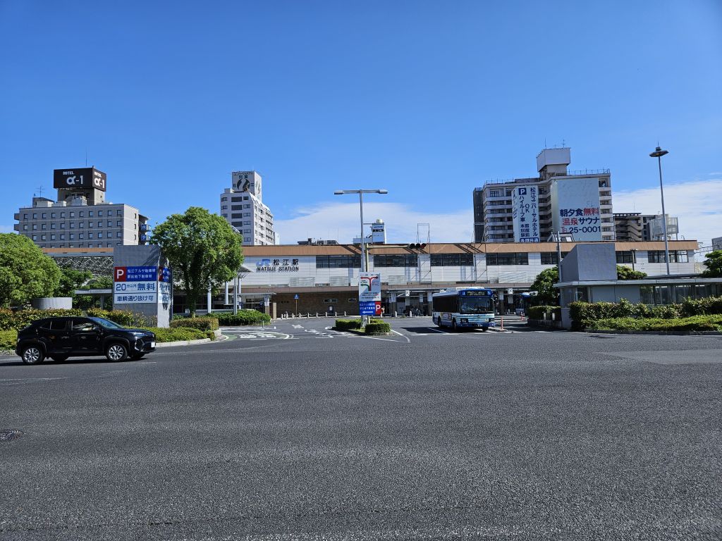 駅前を横断する