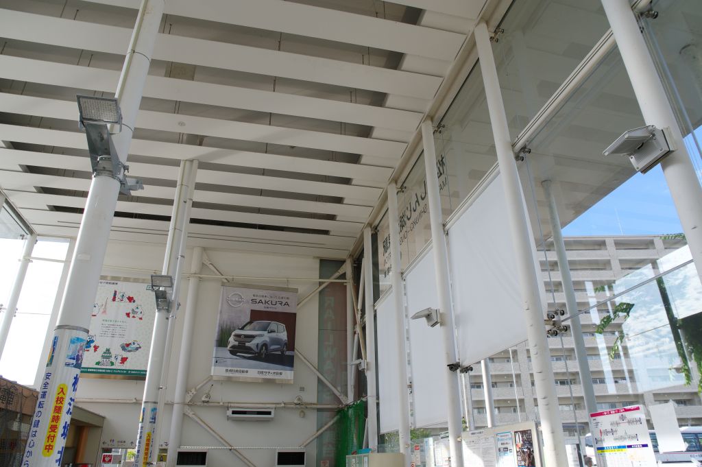 松江しんじ湖温泉駅・駅舎内の高い天井