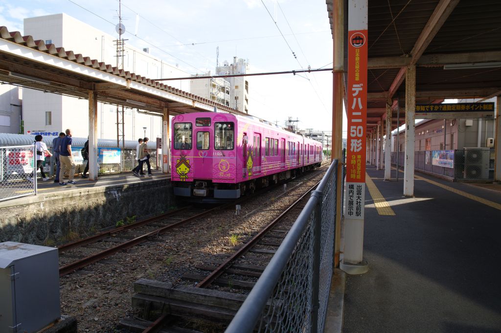 松江しんじ湖温泉駅・電車とホーム