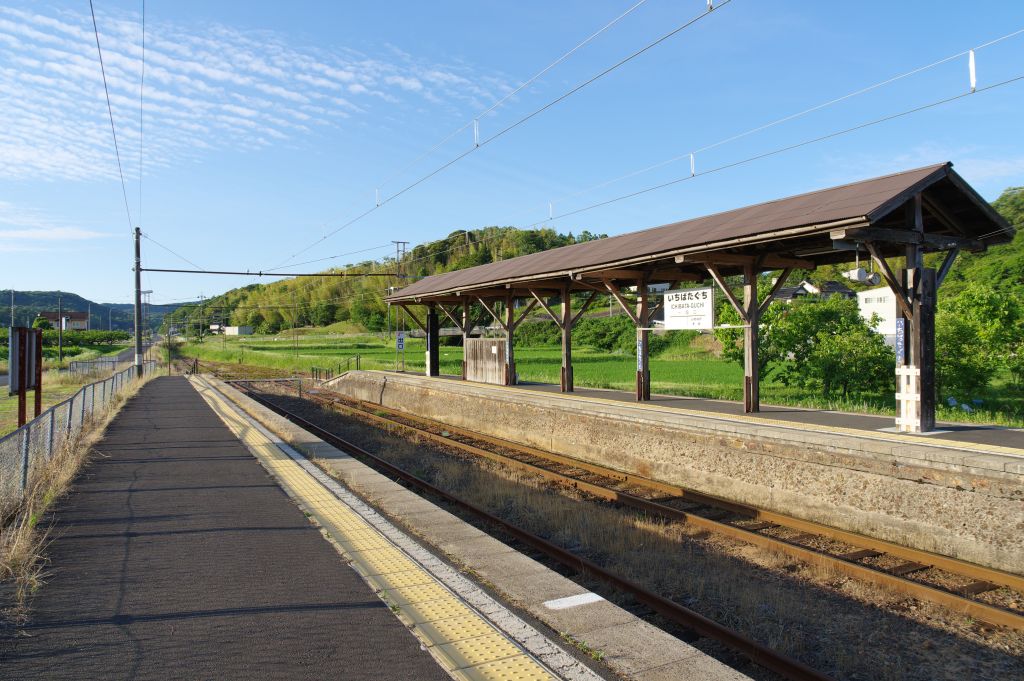 一畑口駅・静まった駅構内