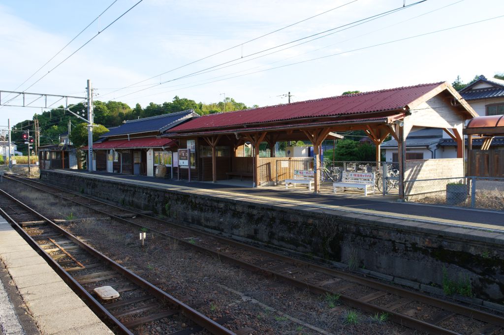 一畑口駅・2番線から見る1番線