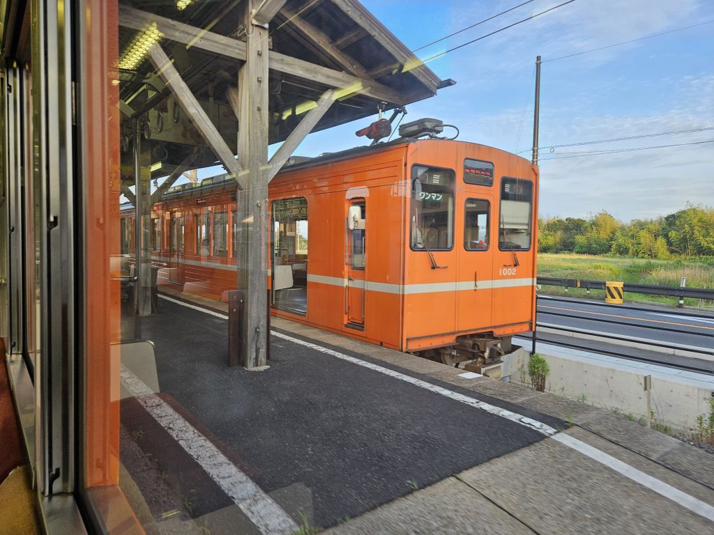 ばたでん夕方車窓・津ノ森駅と対向電車