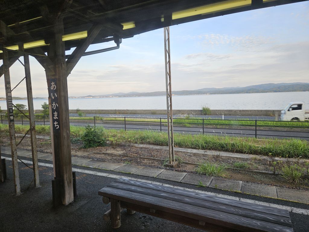 ばたでん夕方車窓・秋鹿町駅と宍道湖