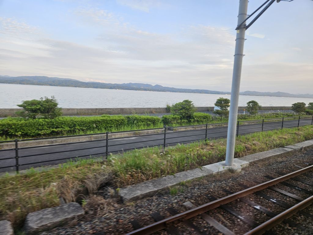 ばたでん夕方車窓・秋鹿町駅付近の宍道湖