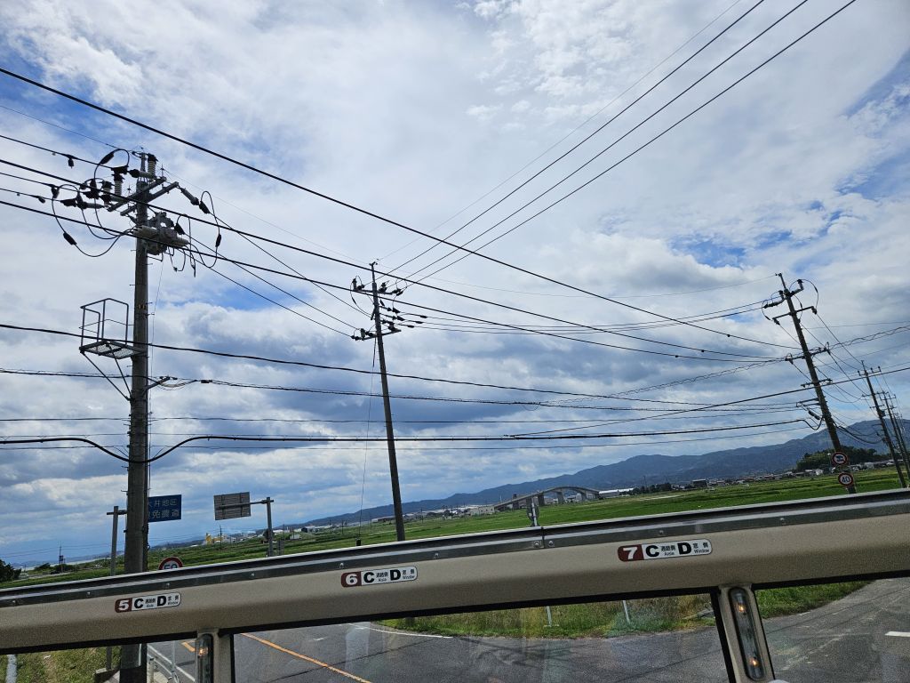 オープンバスに乗車・右に中海大橋