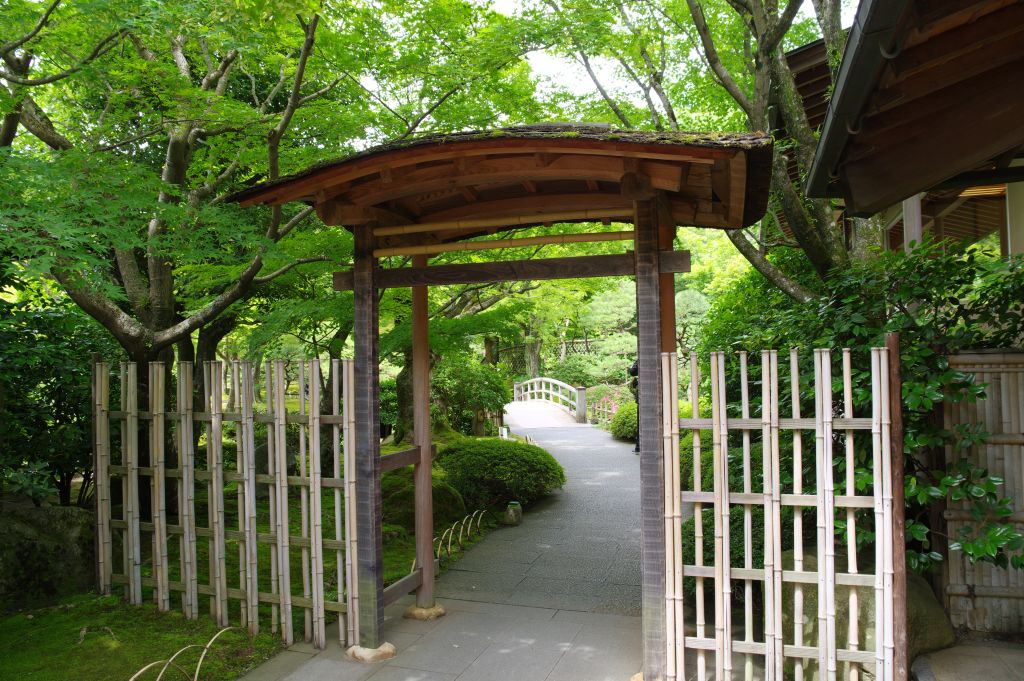 由志園・庭園・木の門