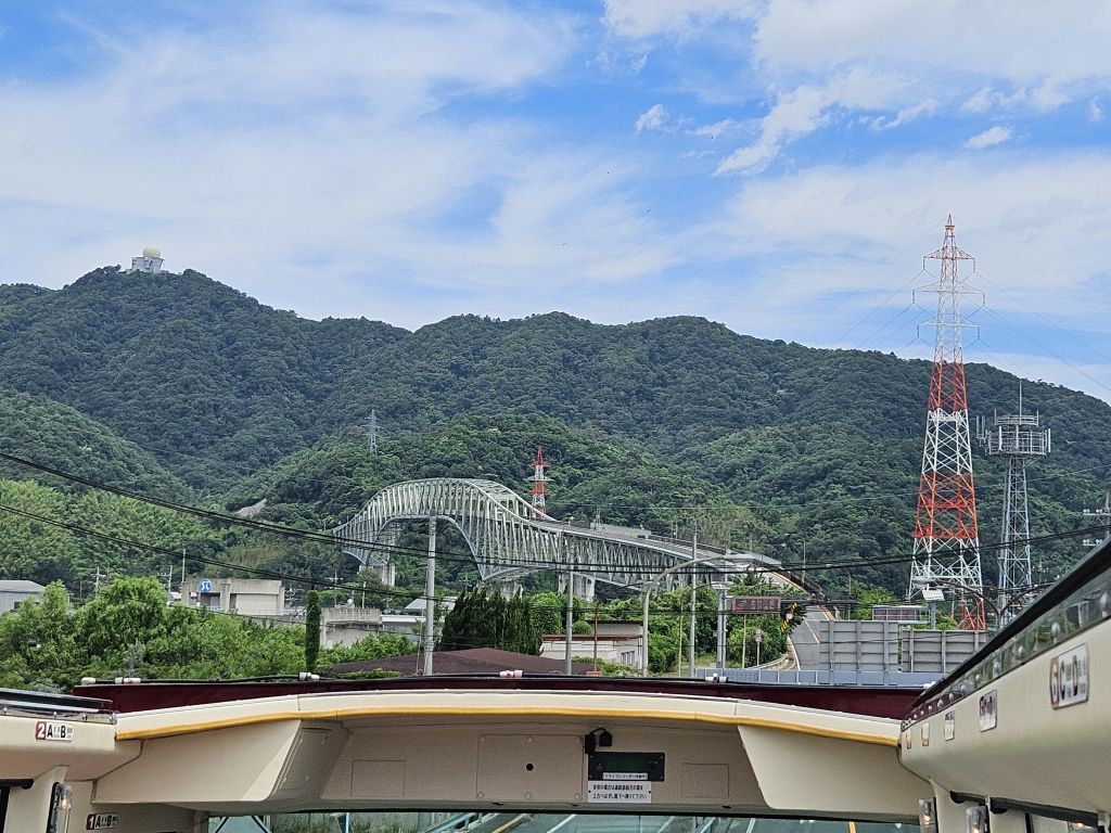 境水道大橋を望む