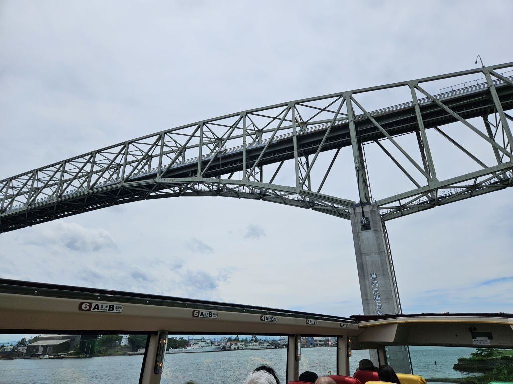 島根半島・橋の下