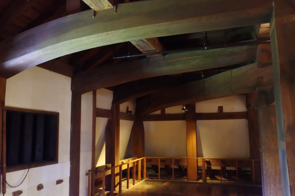 松江城・2階の天井の梁