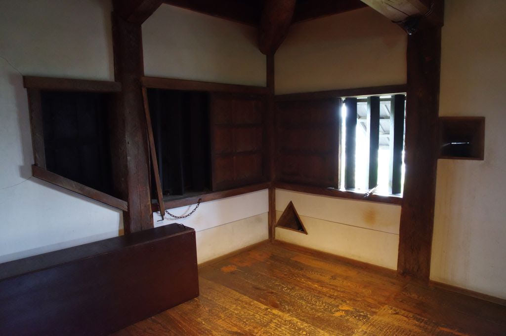 松江城・4階の角