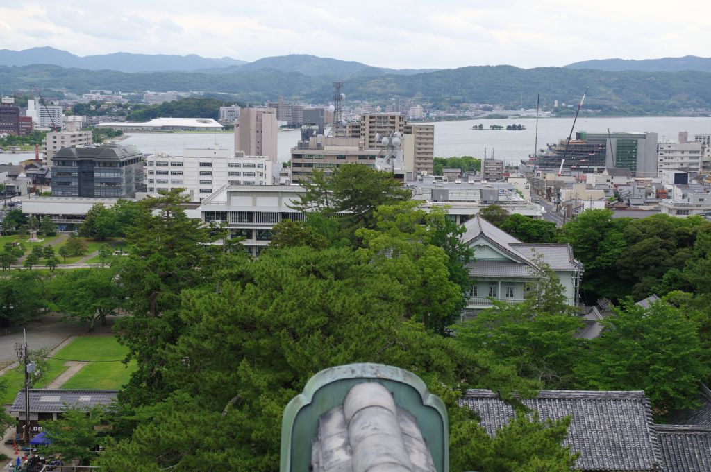松江城・南側の県庁や宍道湖