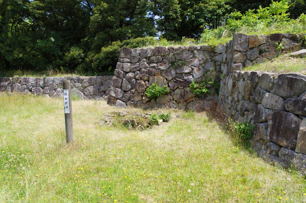 月山富田城・井戸跡