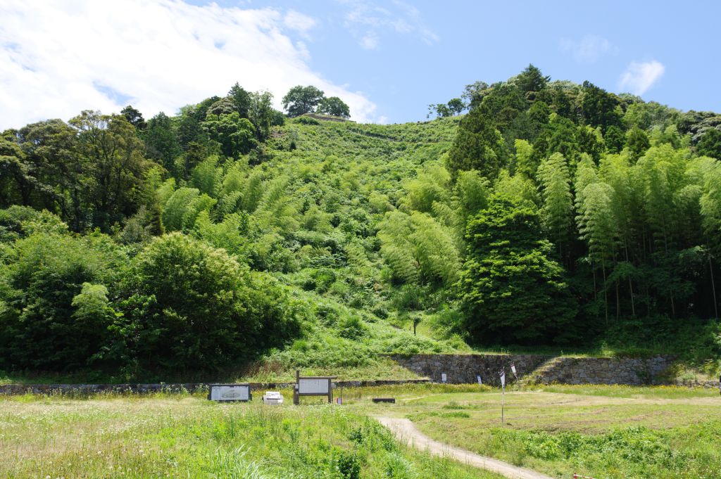 月山富田城・山中御殿と本丸などの山頂部