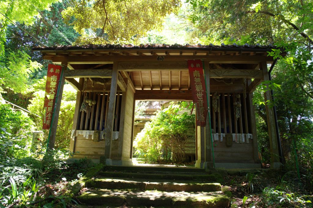 月山富田城・巖倉寺の門