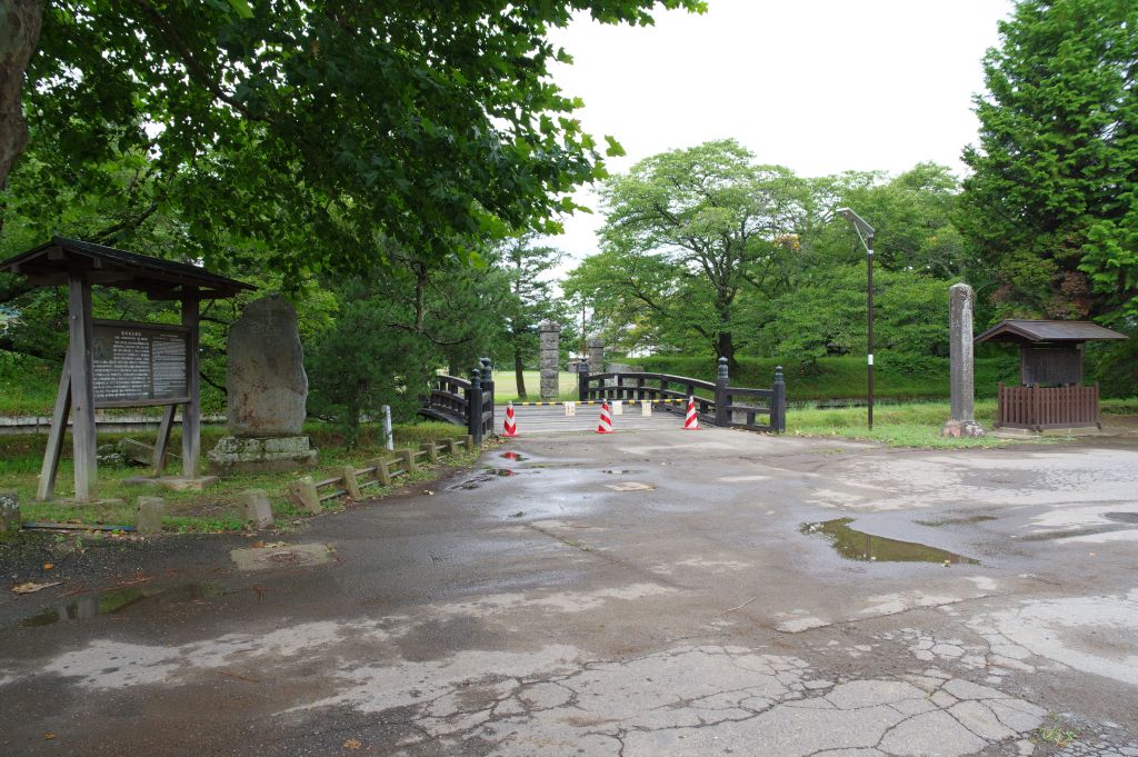 龍岡城・大手橋付近