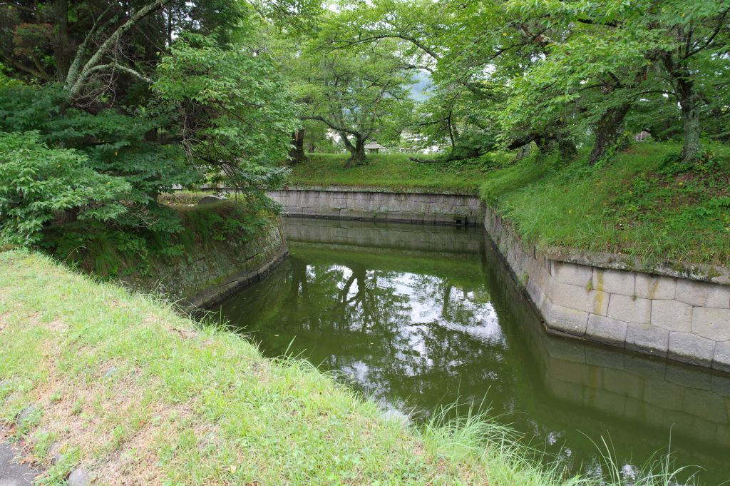 龍岡城・大手橋付近
