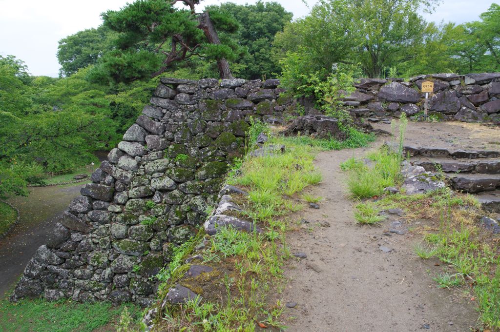 小諸城(懐古園)・天守台の石垣