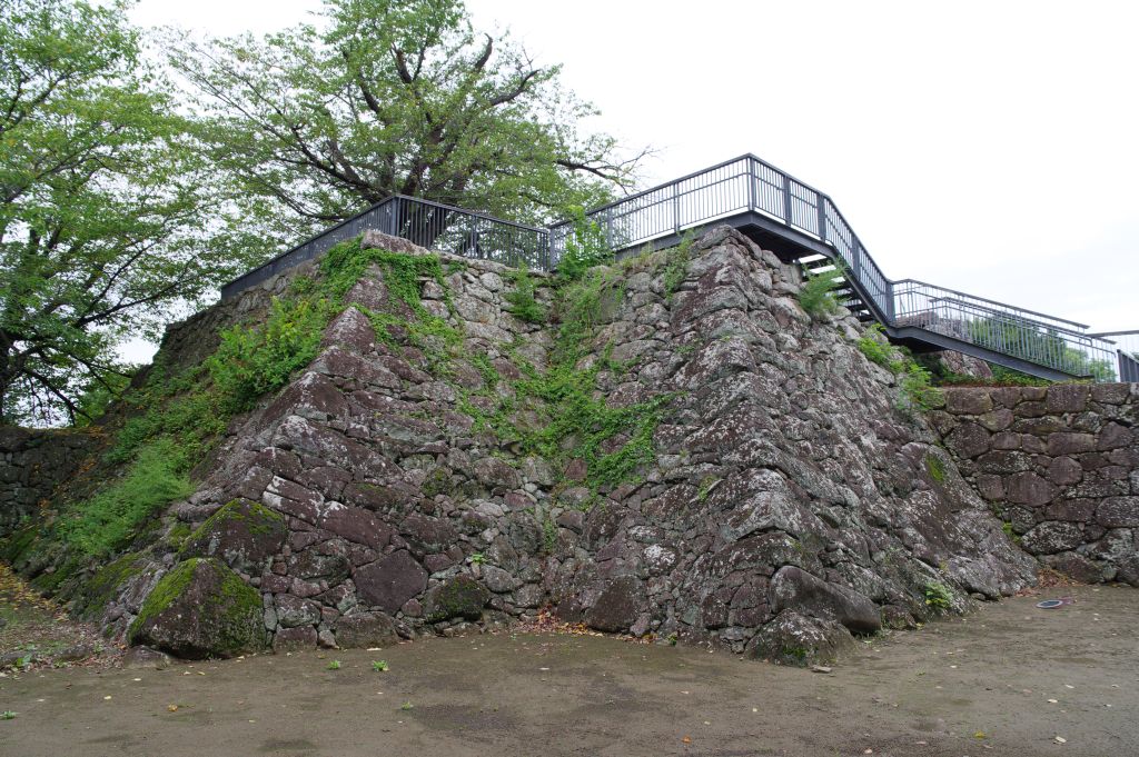 松代城・戌亥隅櫓台の石垣