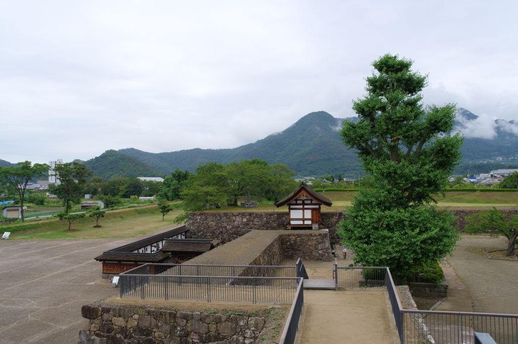 松代城・戌亥隅櫓台から北不明門眺望