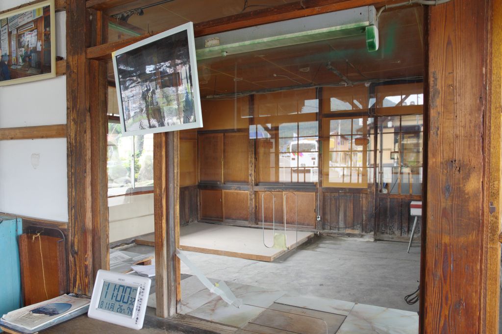 旧松代駅・駅員室を覗く