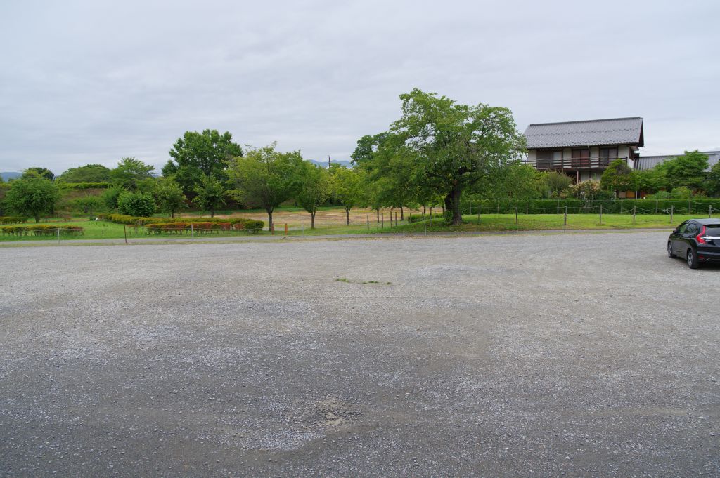 旧松代駅・ホーム跡の駐車場