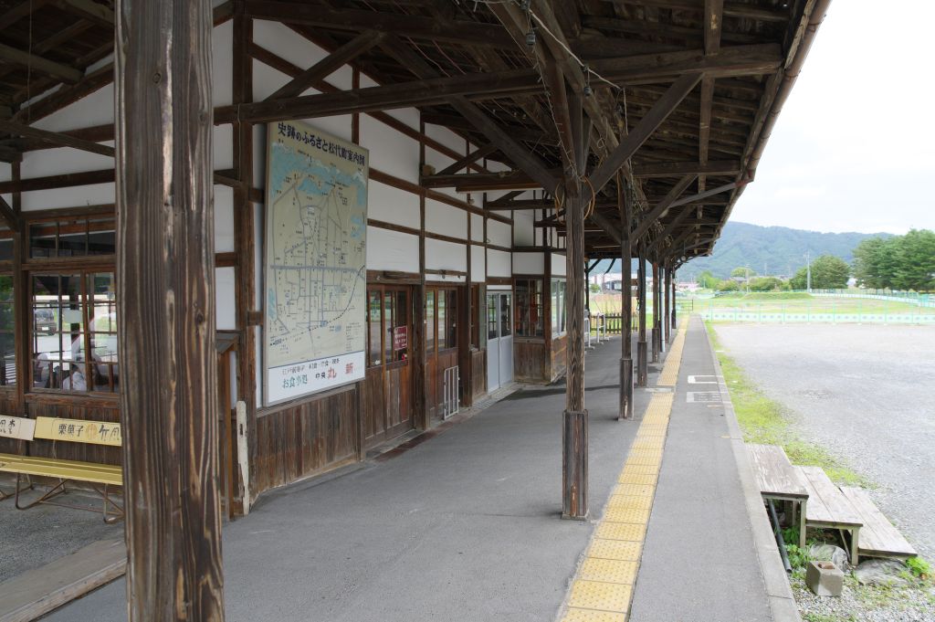 旧松代駅・ホームと階段