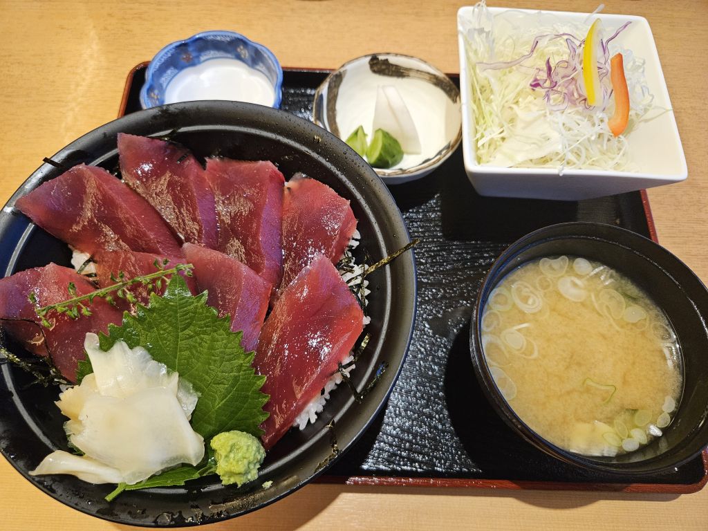 とんかつみつみね・マグロ丼