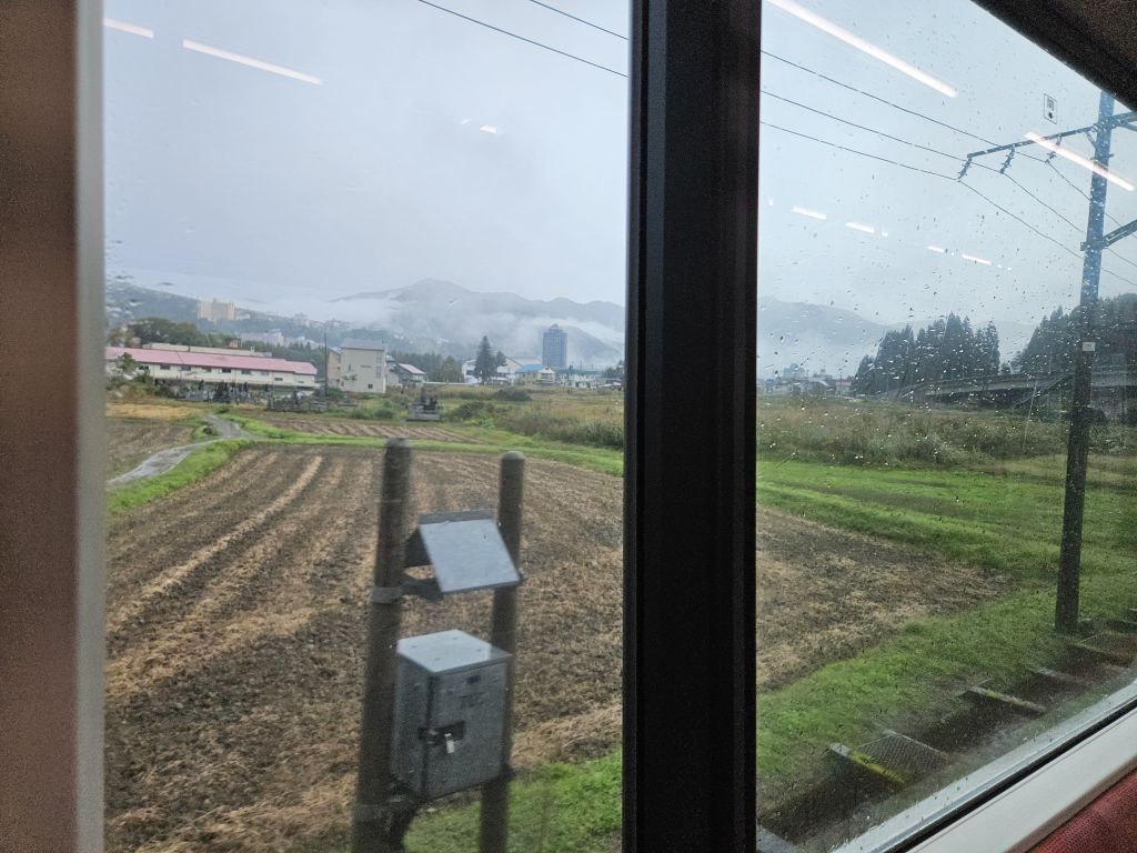 上越線・越後湯沢駅付近・左