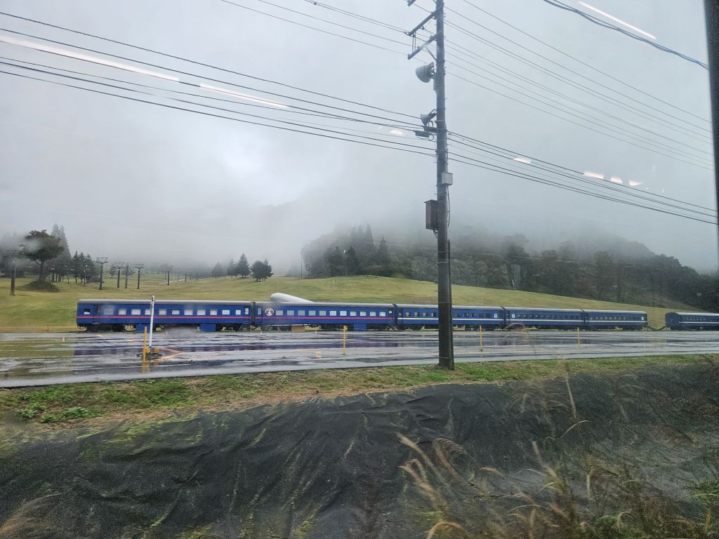 上越線・中里スキー場付近とブルートレイン車両