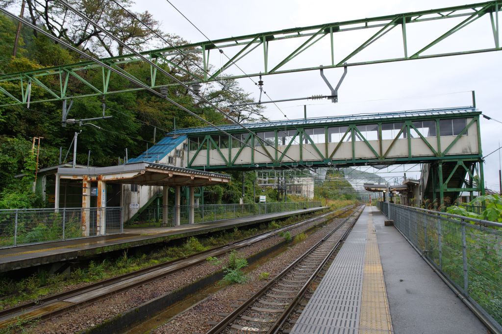 土樽駅・駅の端から全景