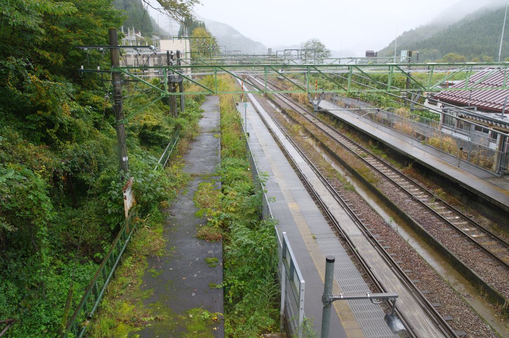 土樽駅・跨線橋から北側