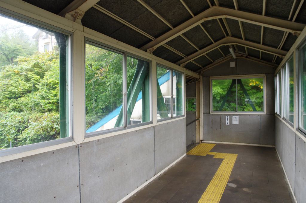 土樽駅・跨線橋の西側へ