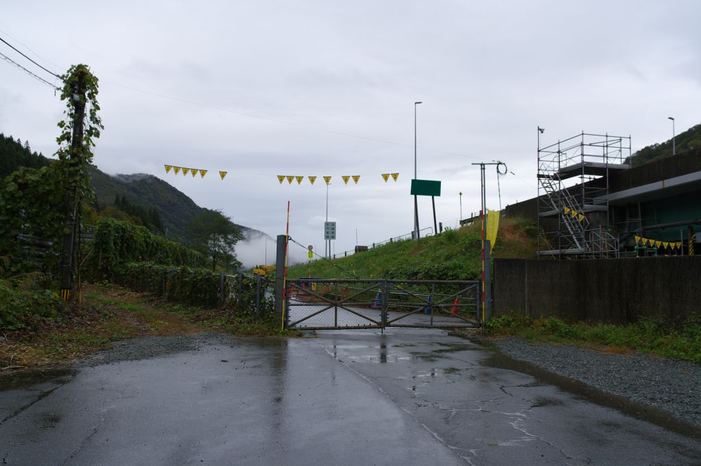土樽駅・外の南側