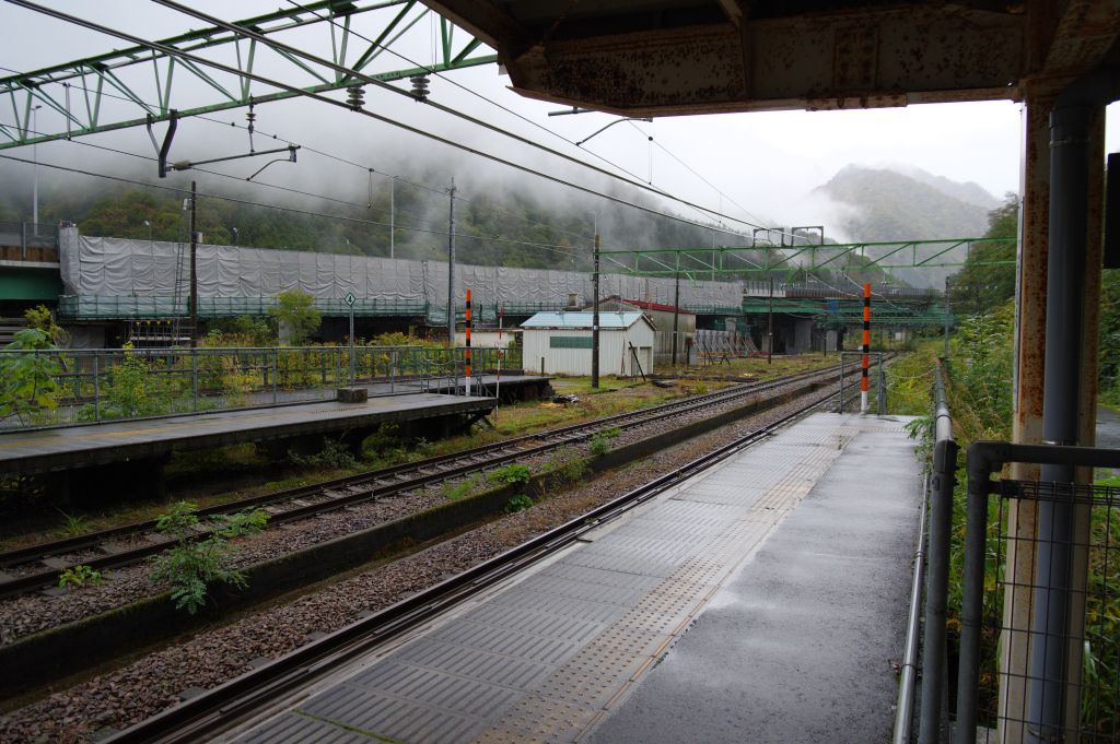 土樽駅・下りホーム