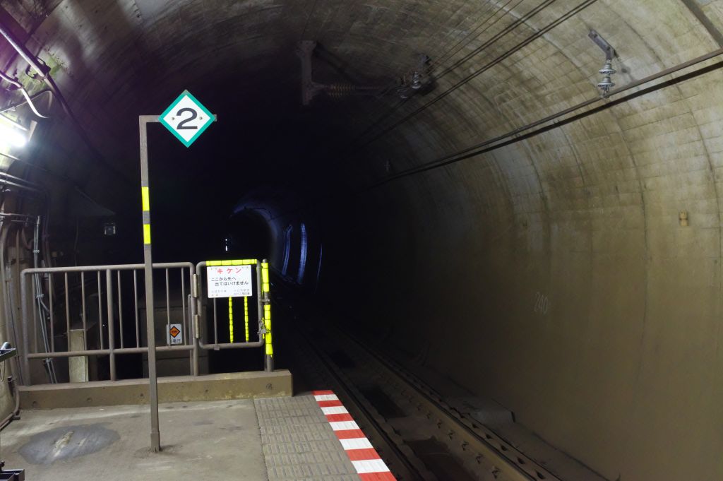 美佐島駅・ホームの西端