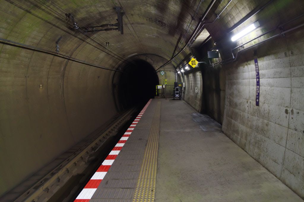 美佐島駅・ホーム内