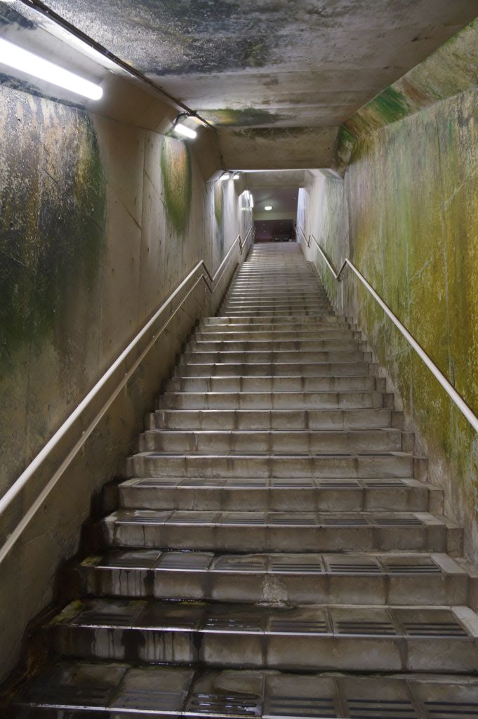 美佐島駅・階段