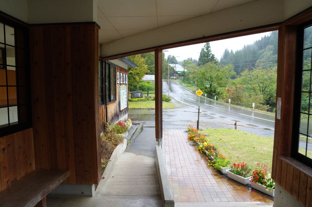 美佐島駅・地上出入口の外