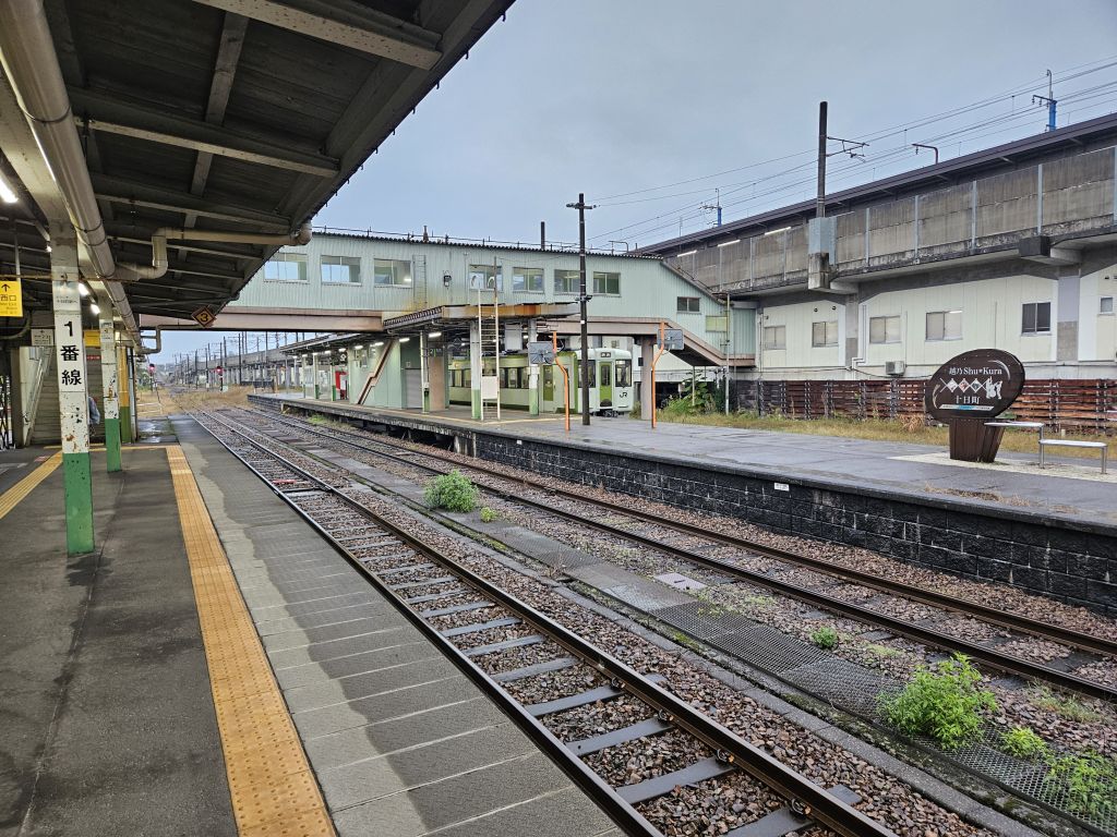 十日町駅・1番線から見た駅構内